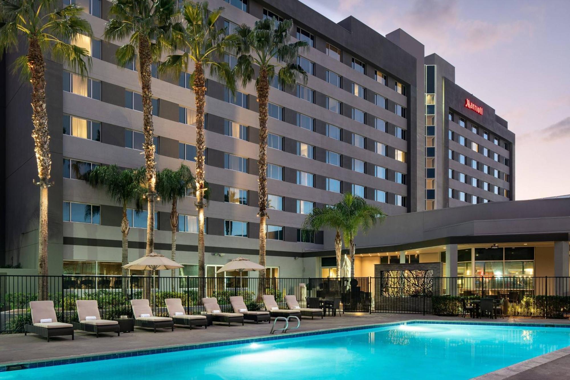 Bakersfield Marriott At The Convention Center Hotel Exterior photo