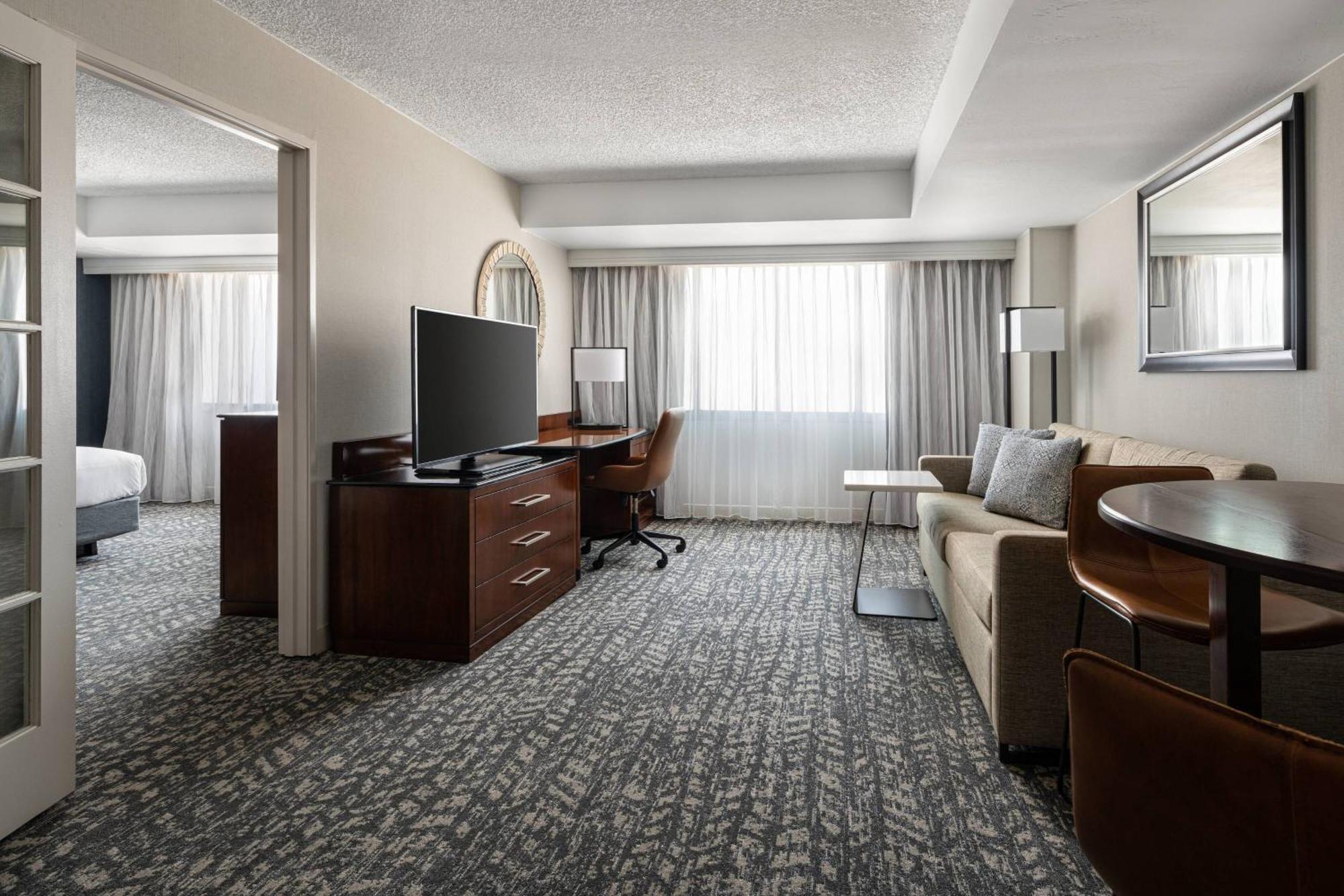 Bakersfield Marriott At The Convention Center Hotel Exterior photo