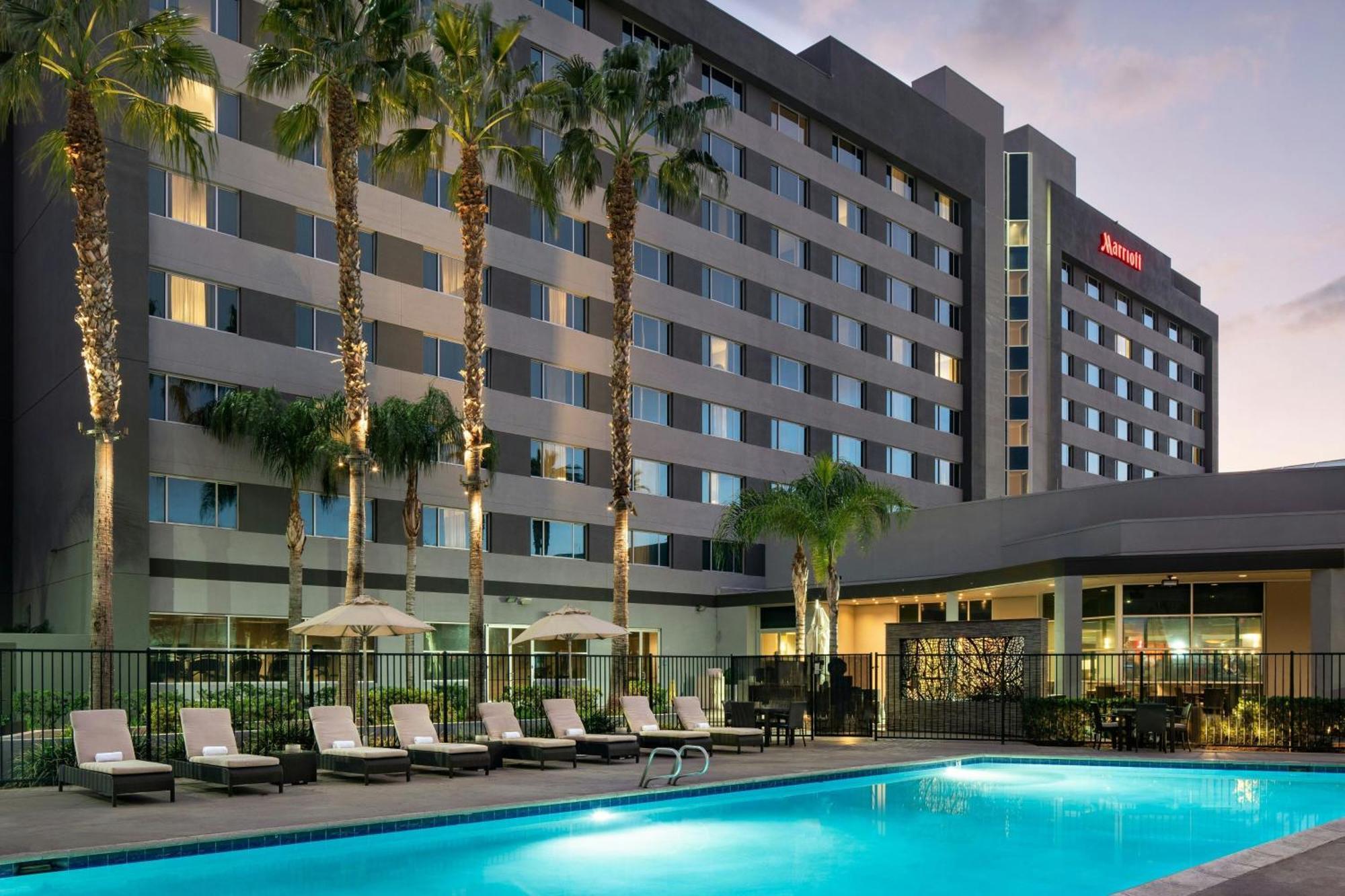Bakersfield Marriott At The Convention Center Hotel Exterior photo