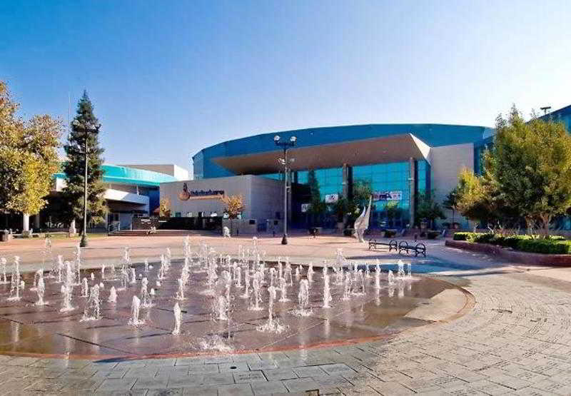 Bakersfield Marriott At The Convention Center Hotel Exterior photo